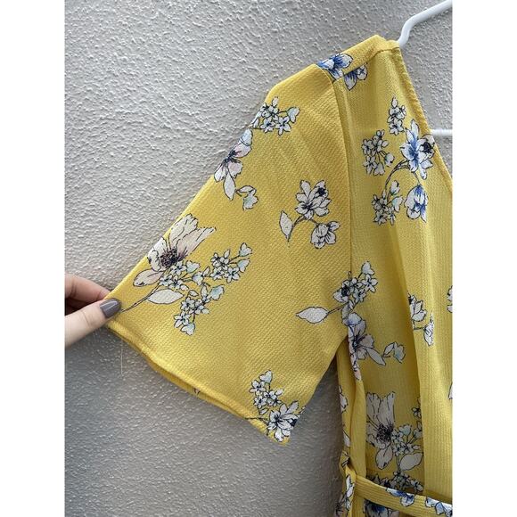 NWTs Trixxi Short Sleeve Yellow and Blue Floral Faux Wrap Romper Size XS - Picture 3 of 16